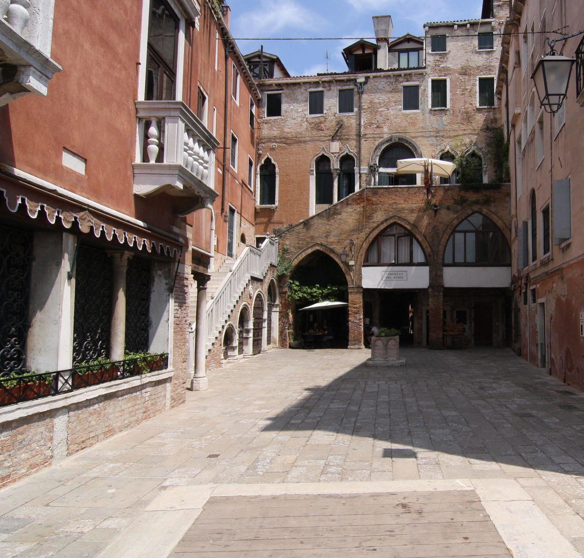 Hotel Lion Morosini Palace
