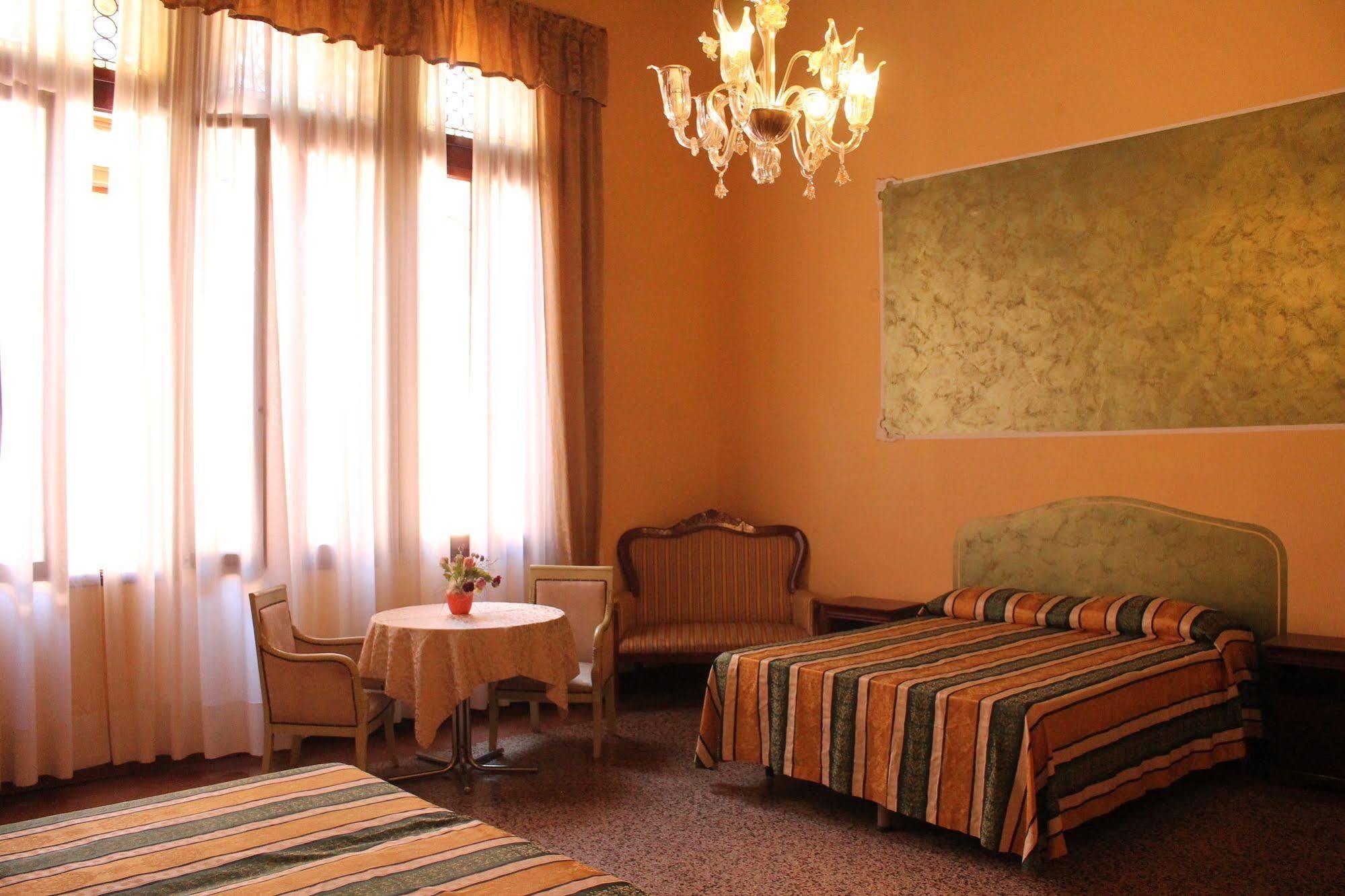 Lion Morosini Palace Hotel *